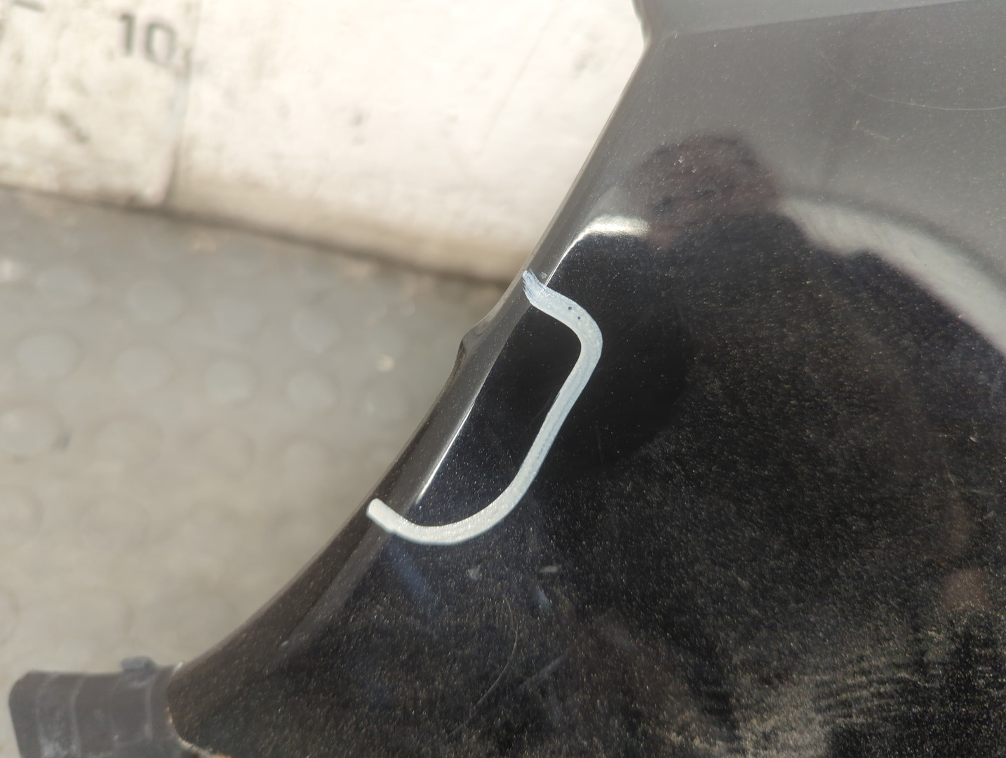 Крыло переднее левое