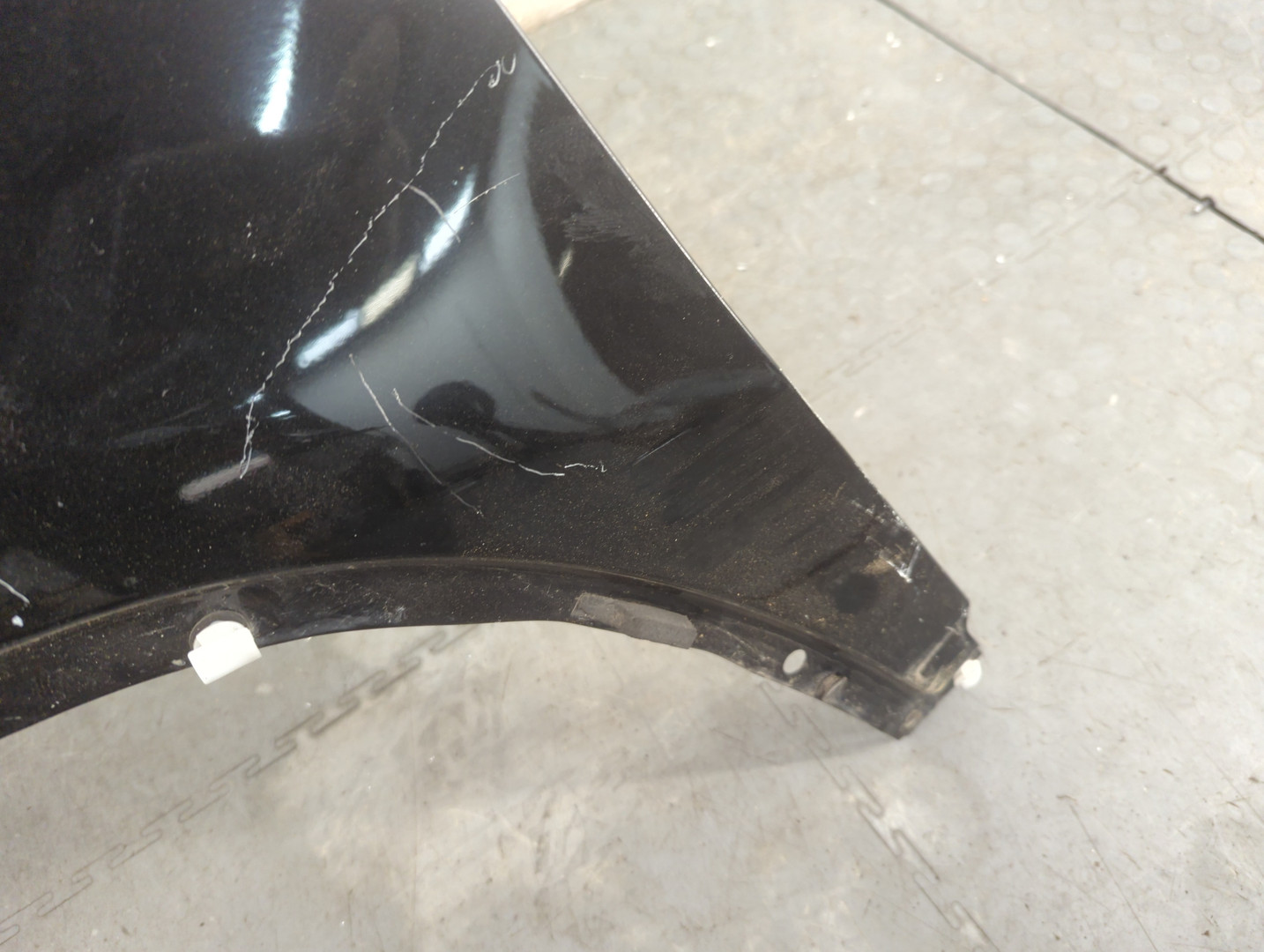 Крыло переднее левое