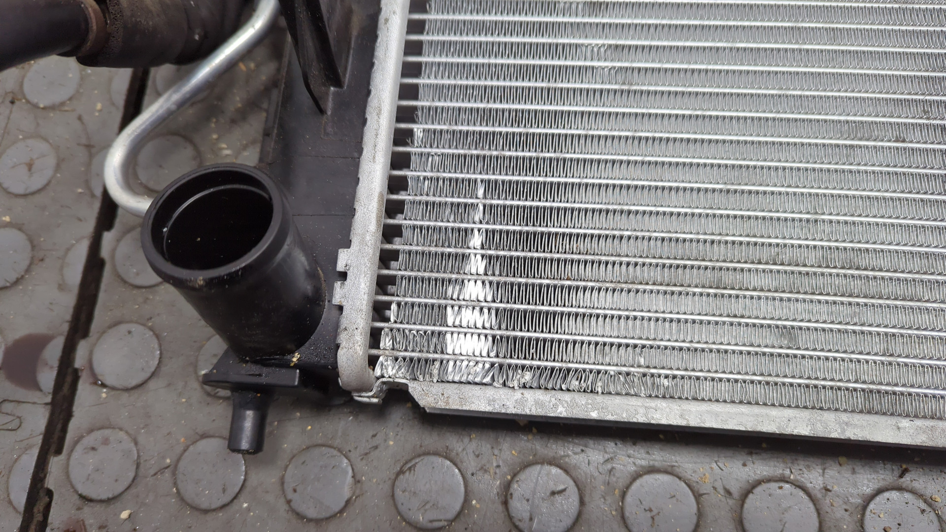 Радиатор охлаждения двигателя основной