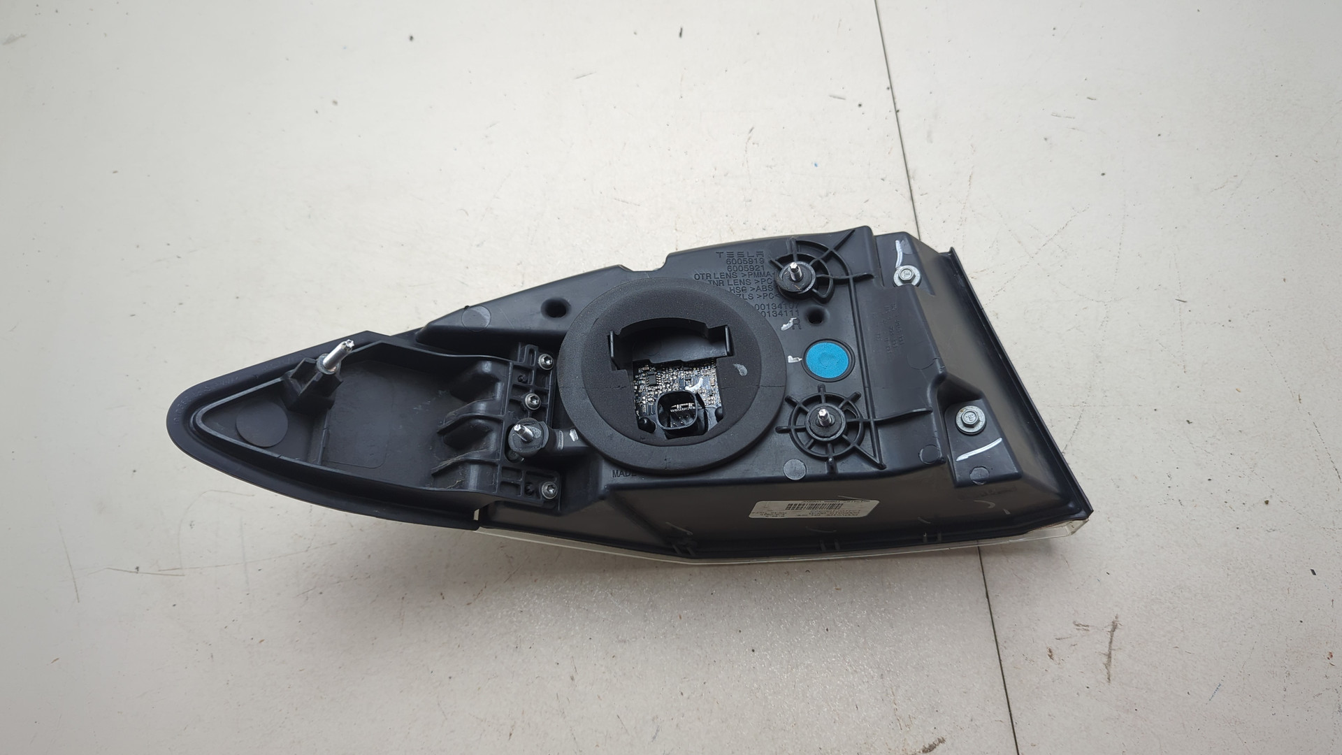 Фонарь задний правый