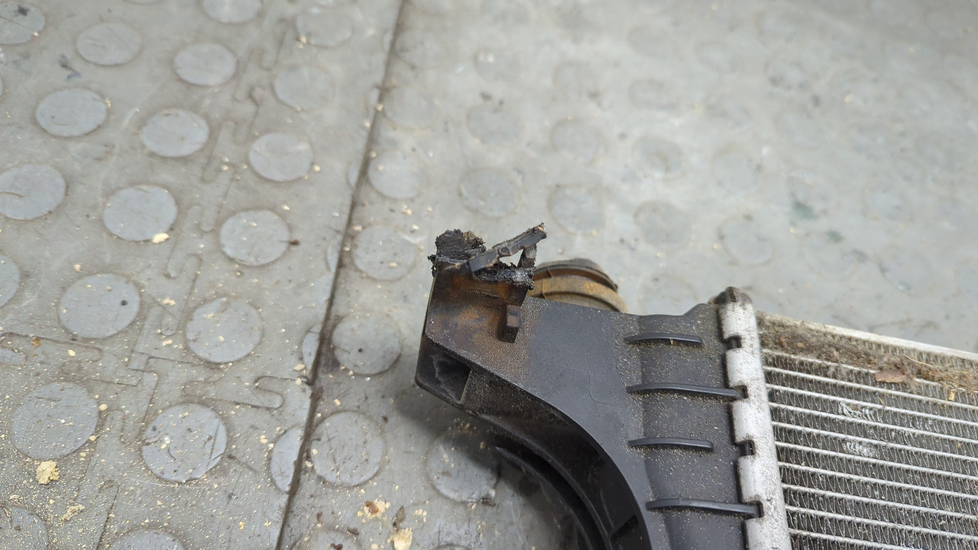 Радиатор охлаждения двигателя основной