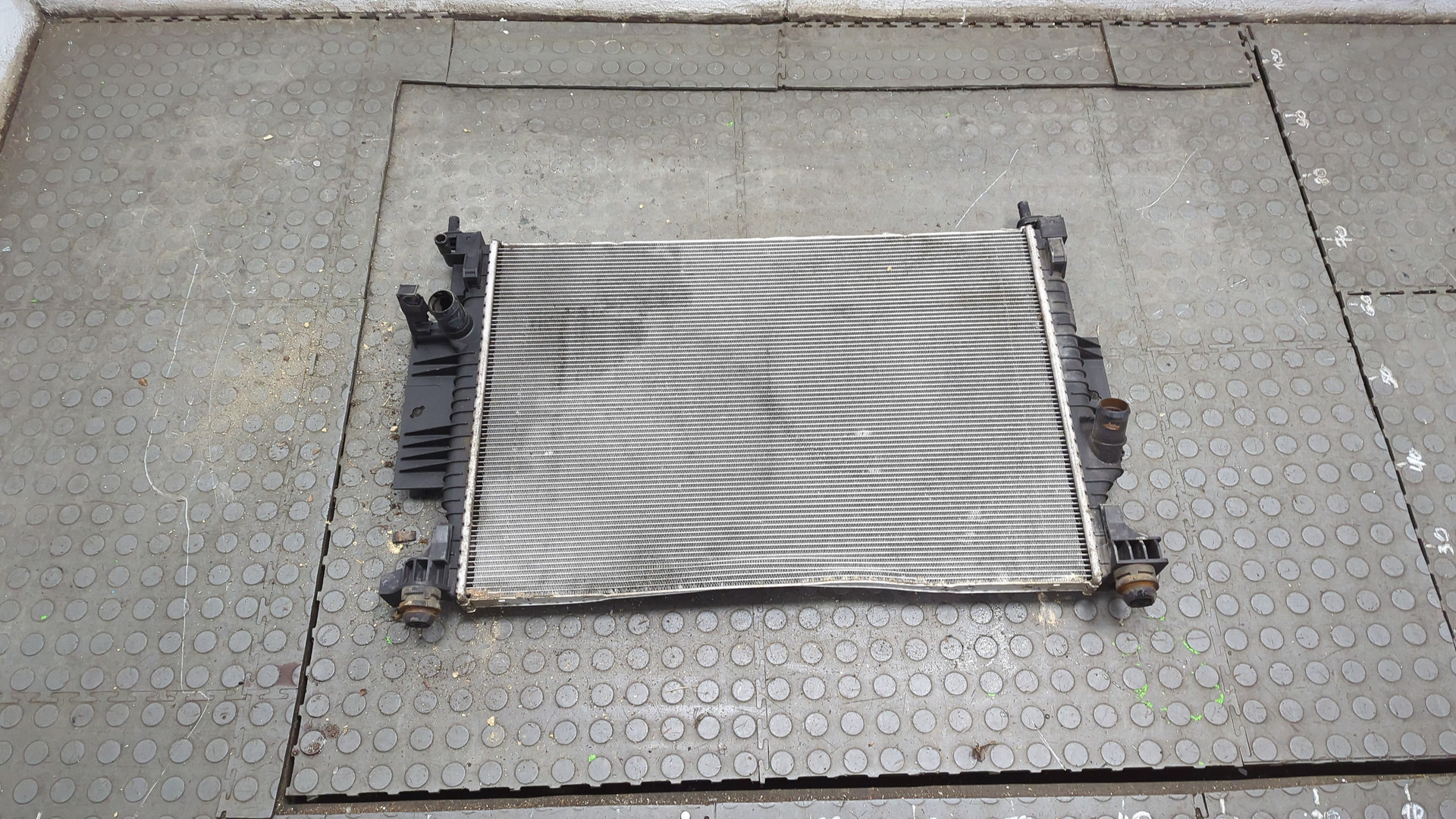 Радиатор охлаждения двигателя основной
