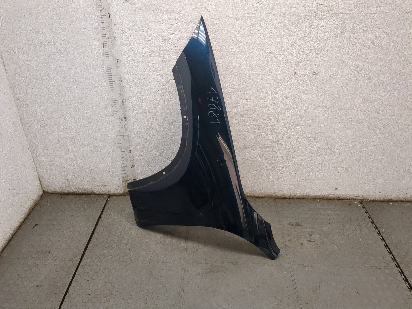 Крыло переднее левое