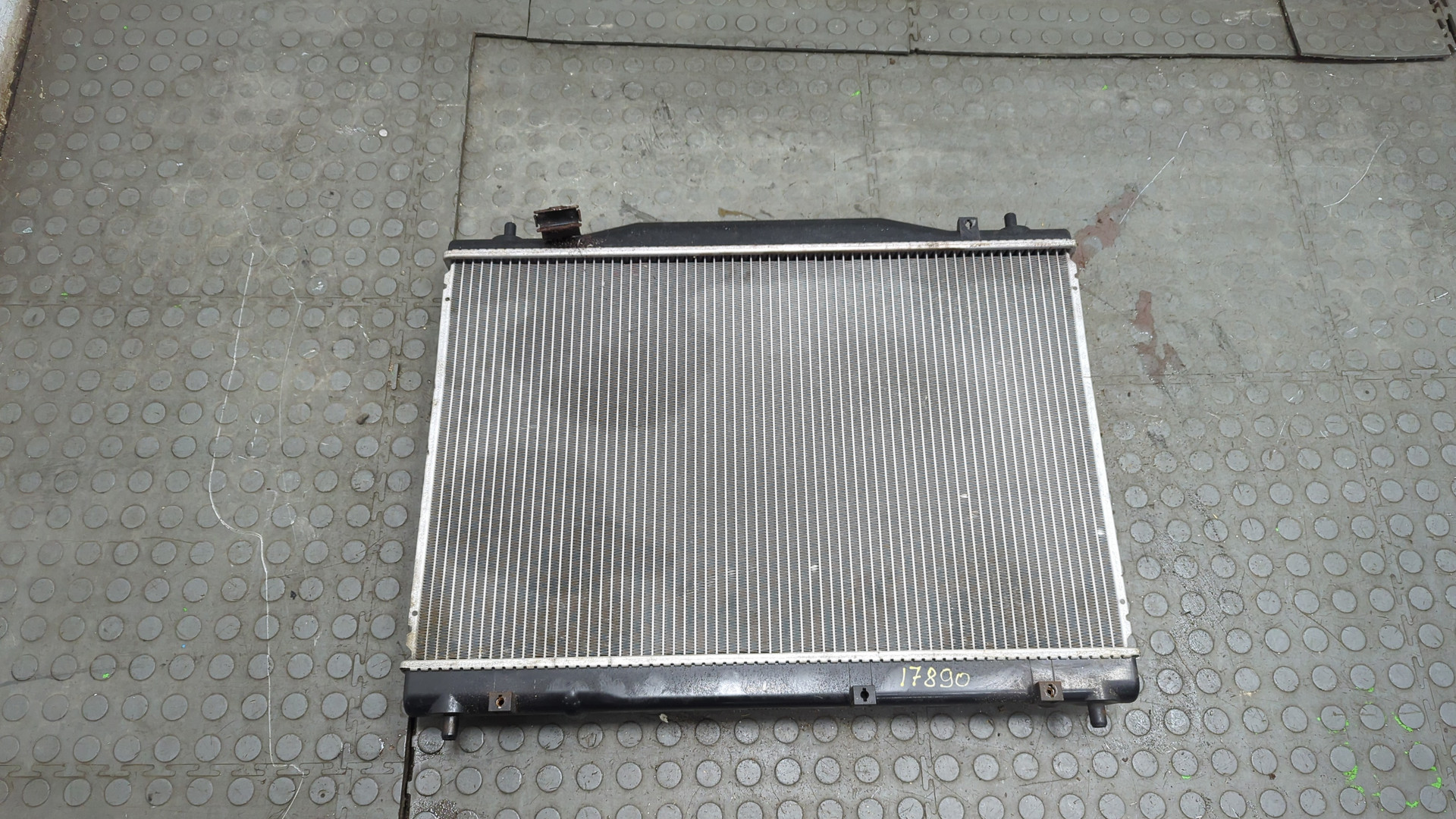 Радиатор охлаждения двигателя основной