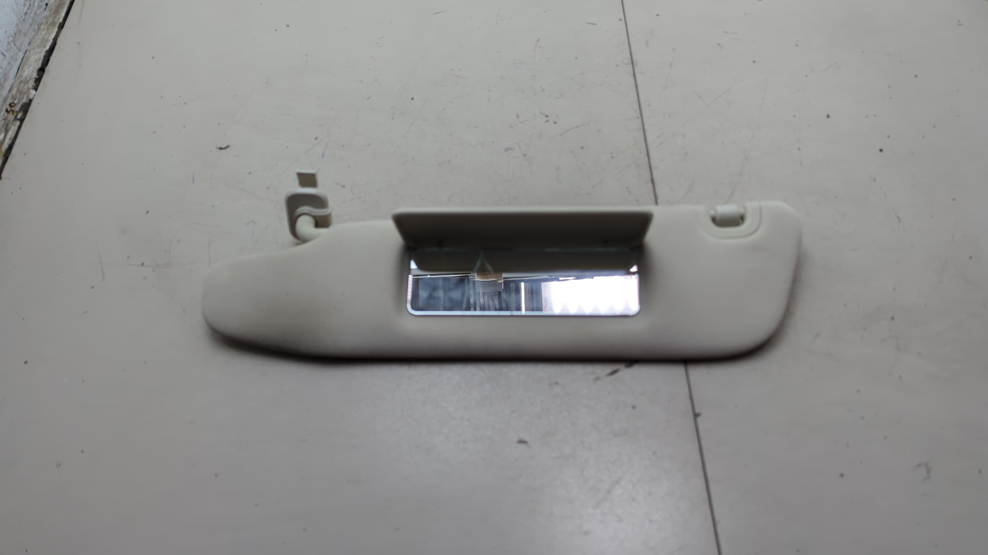 Козырек солнцезащитный