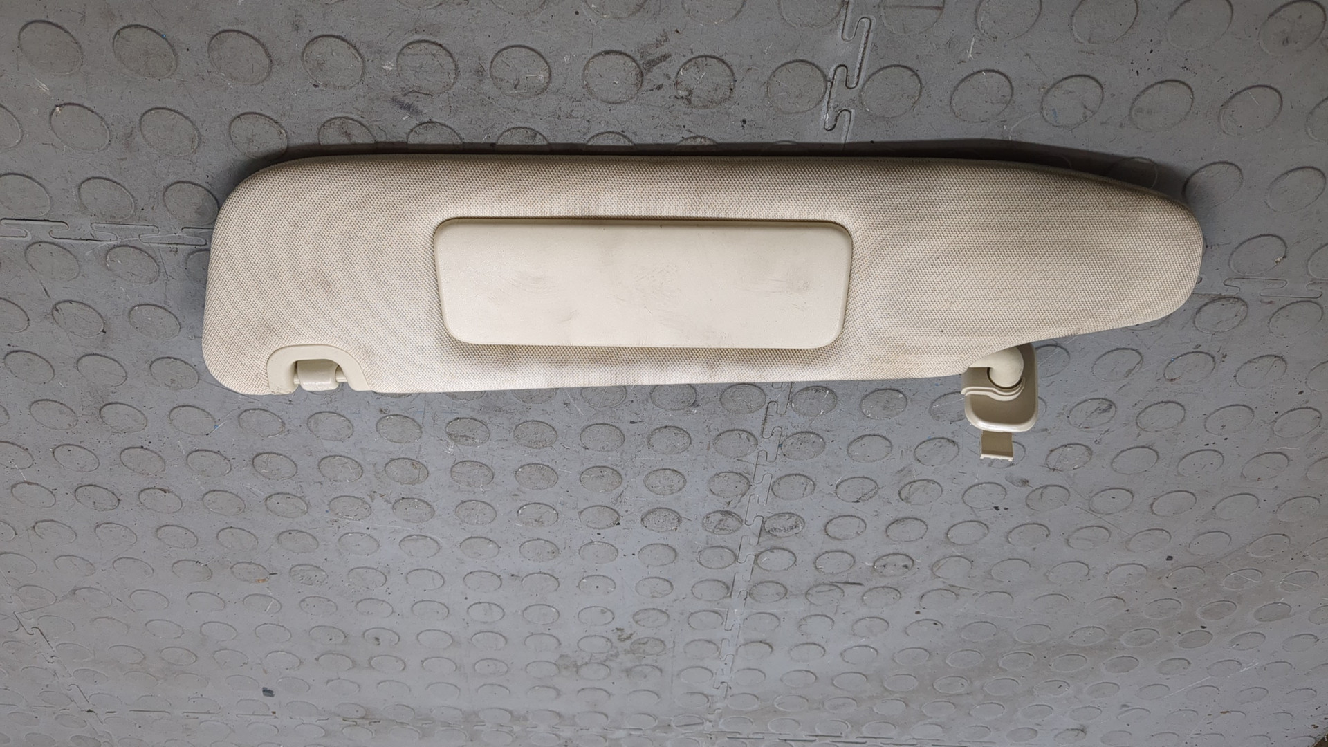 Козырек солнцезащитный