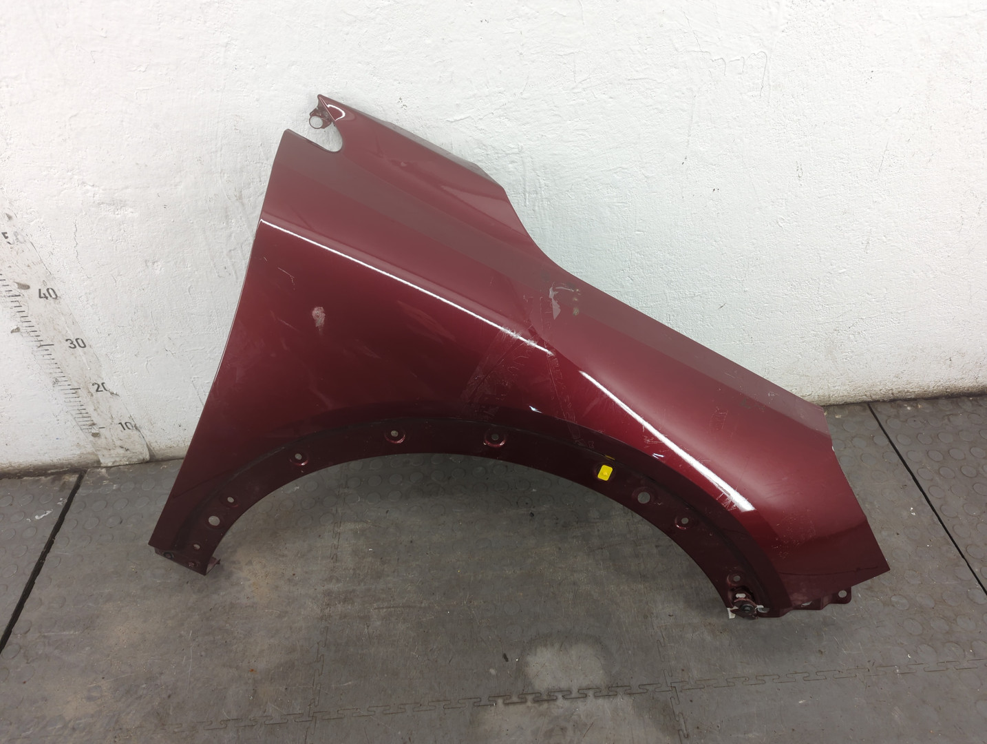 Крыло переднее правое