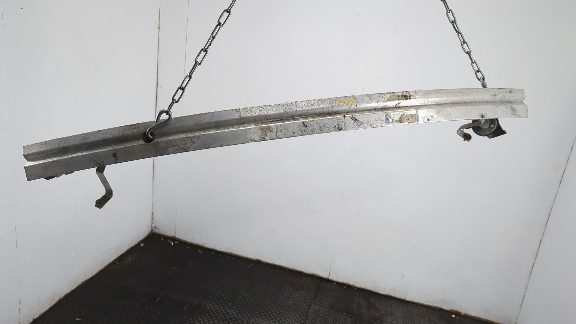 Усилитель переднего бампера