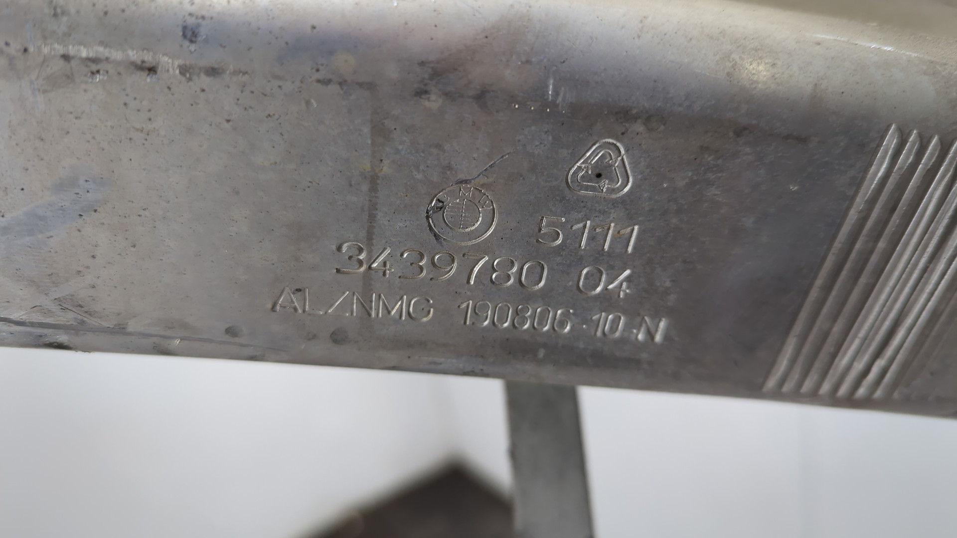 Усилитель переднего бампера