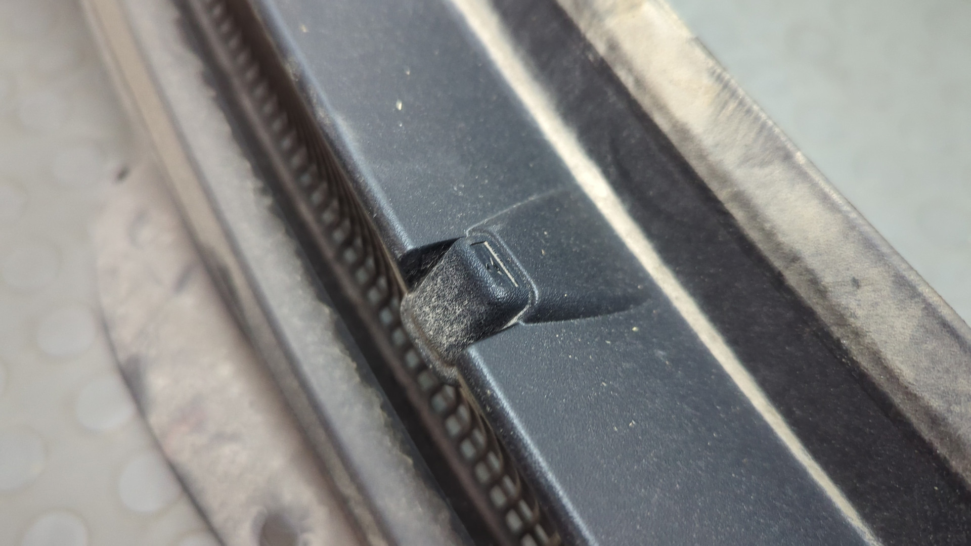 Решетка стеклоочистителей (Жабо)