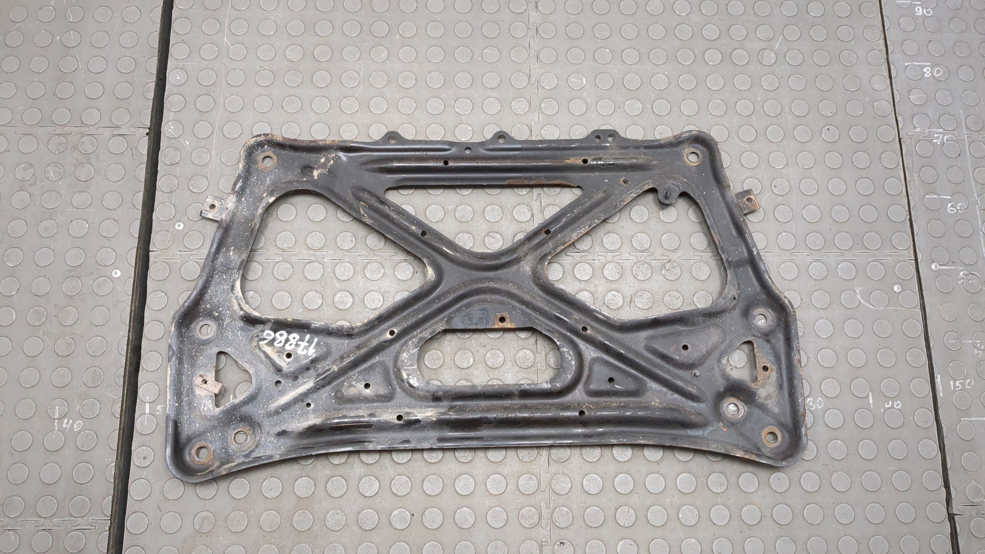 Кронштейн передней балки