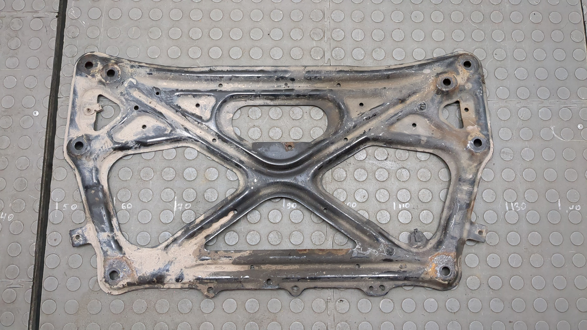 Кронштейн передней балки