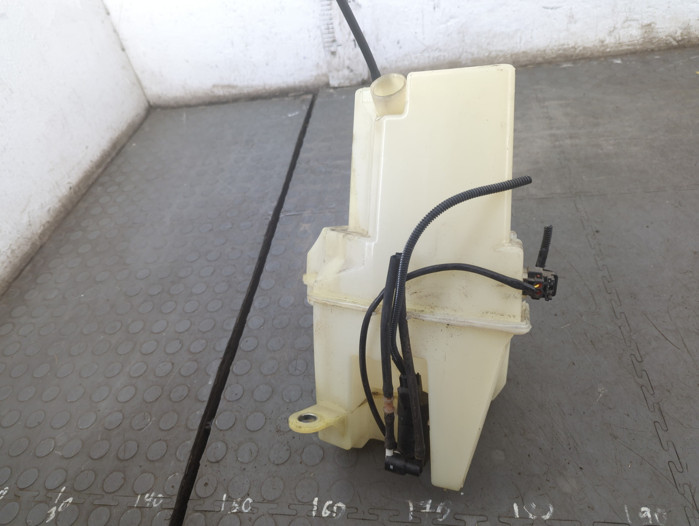 Бачок омывателя лобового стекла