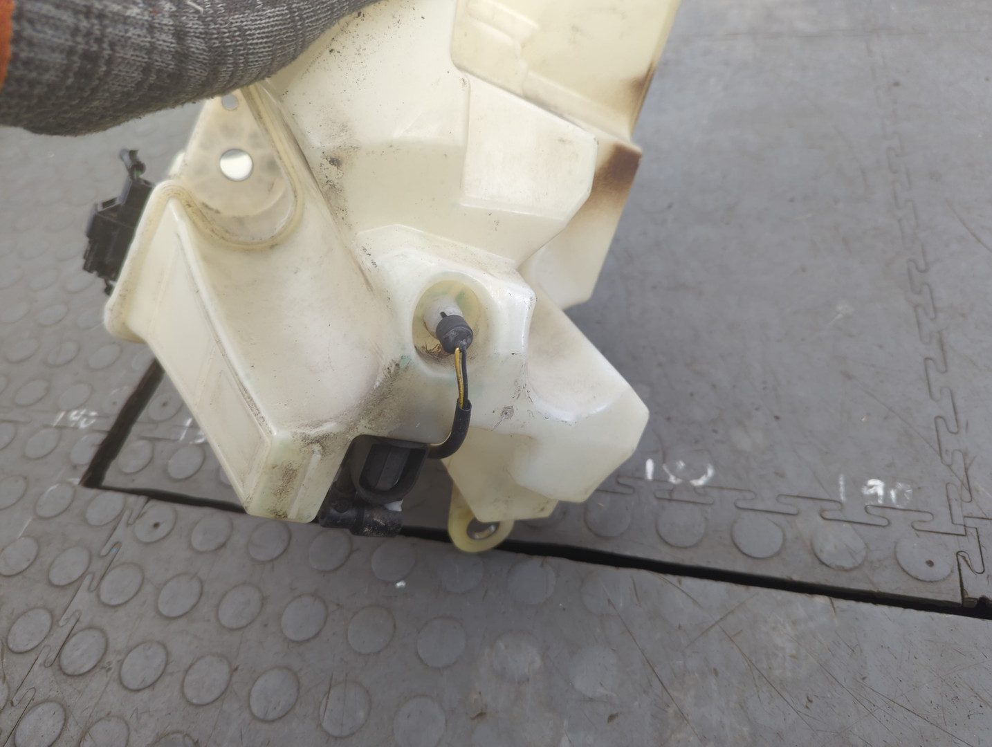 Бачок омывателя лобового стекла