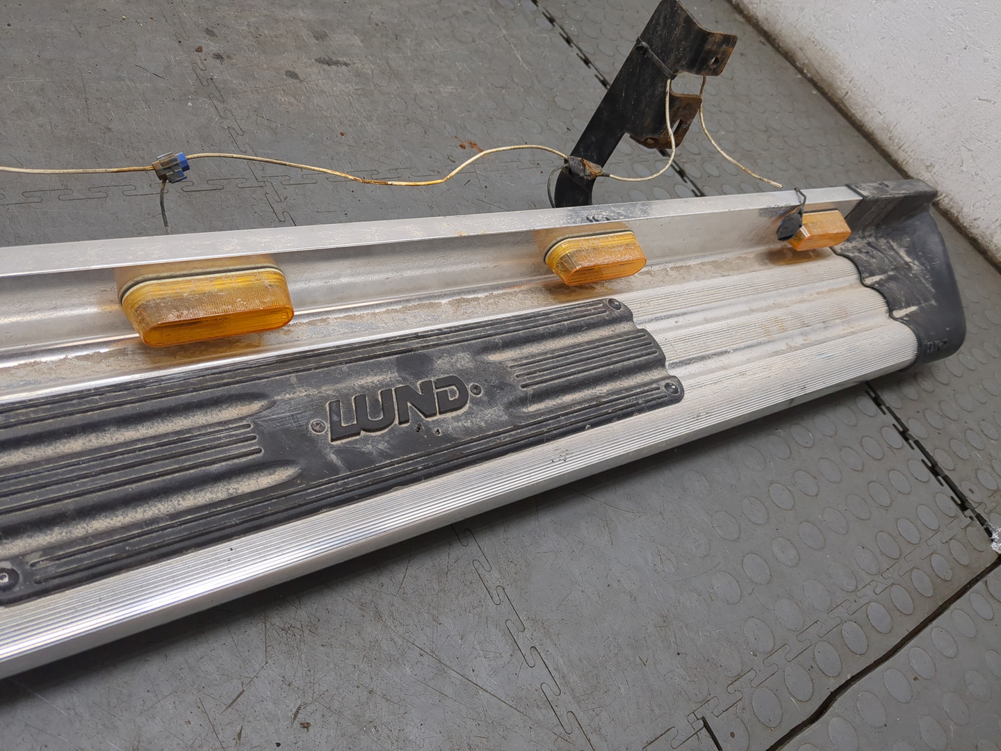 Подножка правая