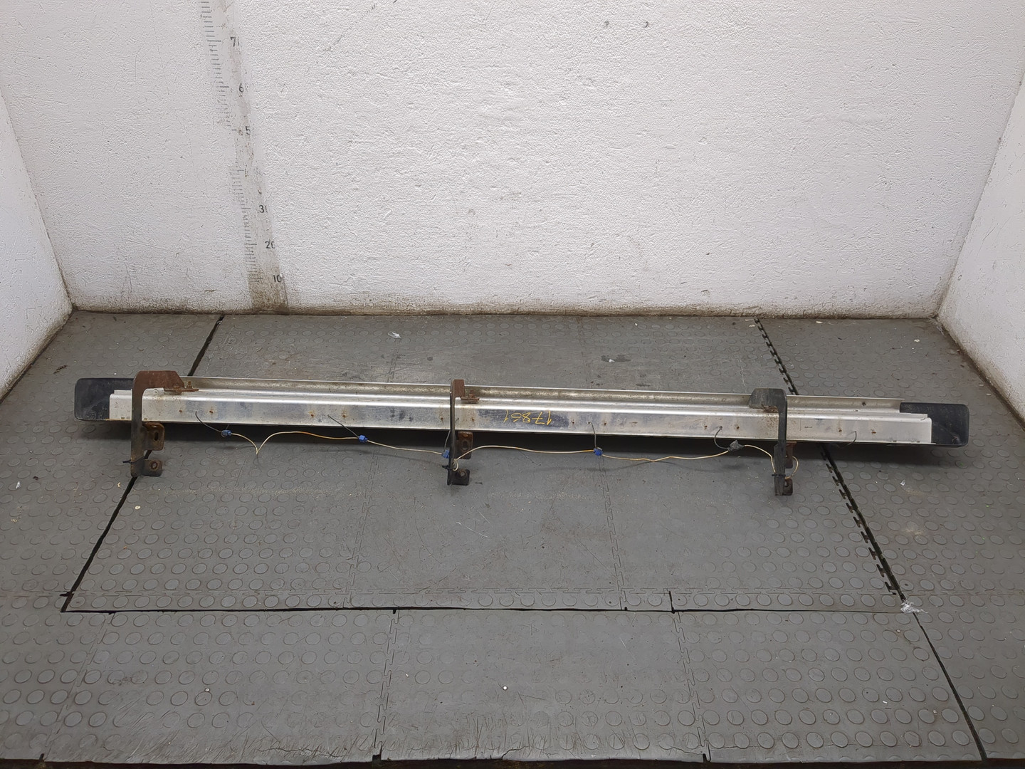 Подножка правая