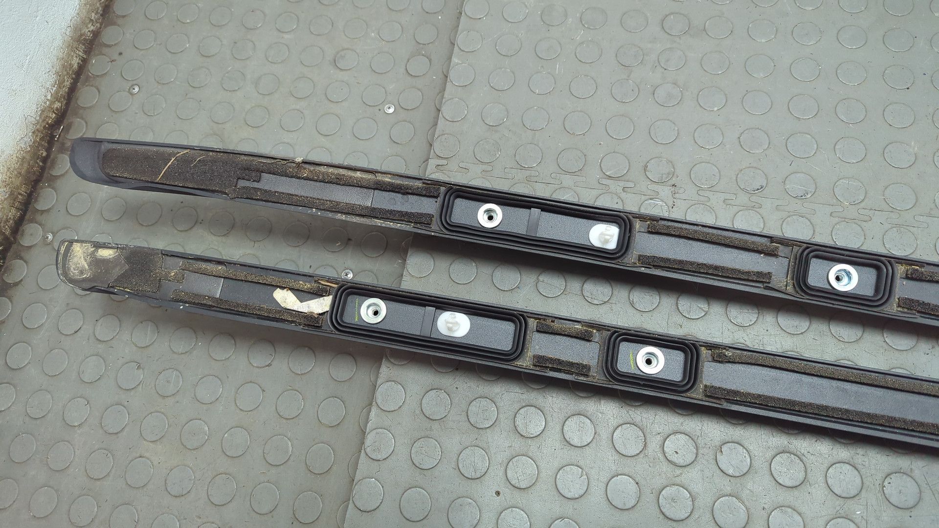 Рейлинги (релинг) к-кт (планки на крышу)