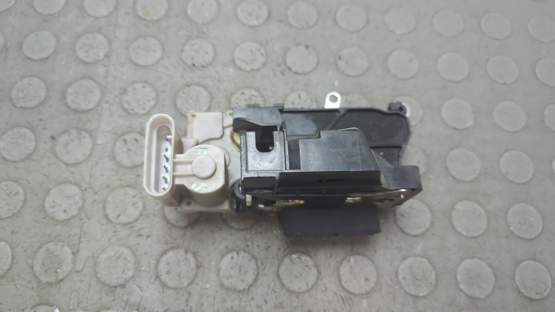 Замок двери сдвижной