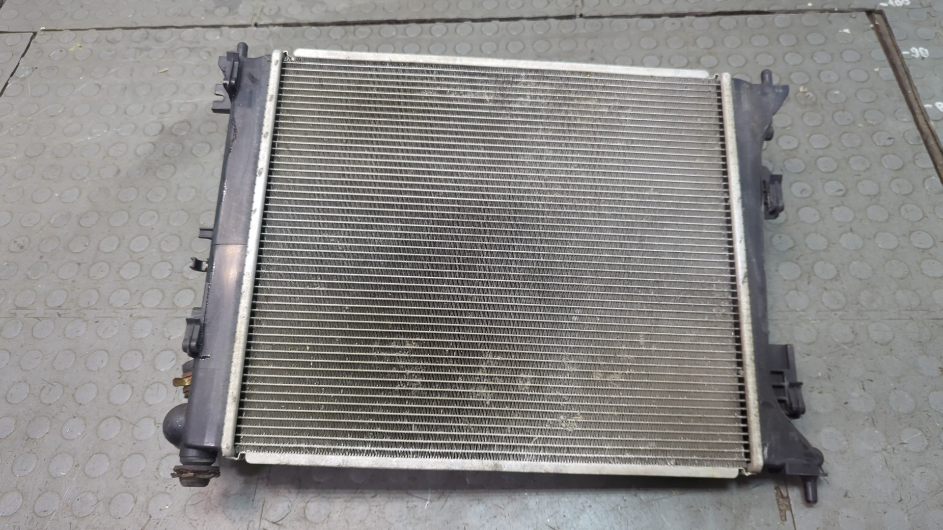 Радиатор охлаждения двигателя основной