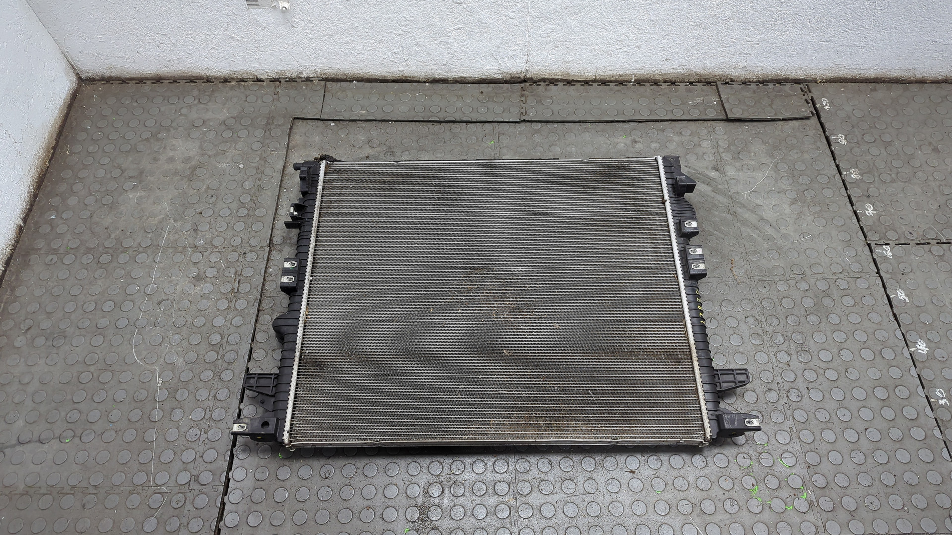 Радиатор охлаждения двигателя основной