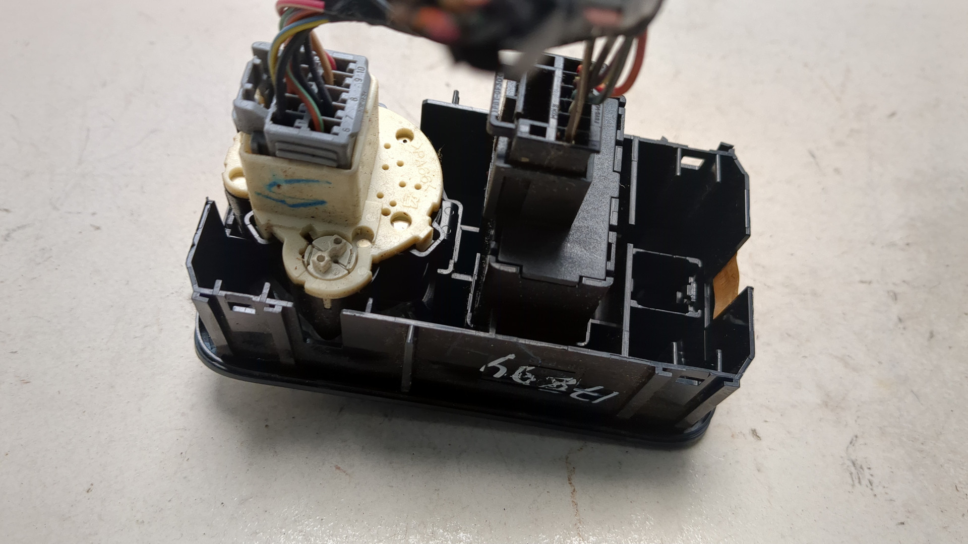 Переключатель света фар