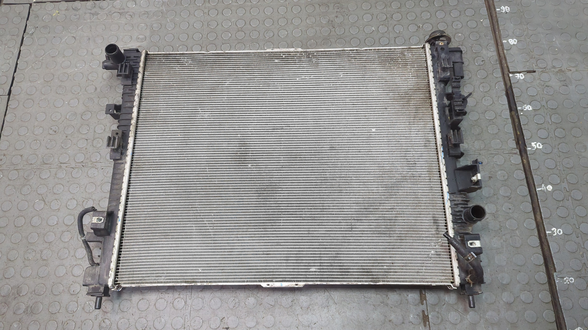 Радиатор охлаждения двигателя основной