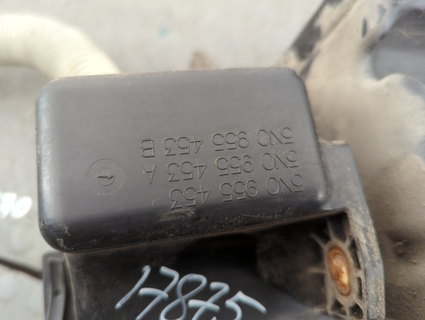 Бачок омывателя лобового стекла