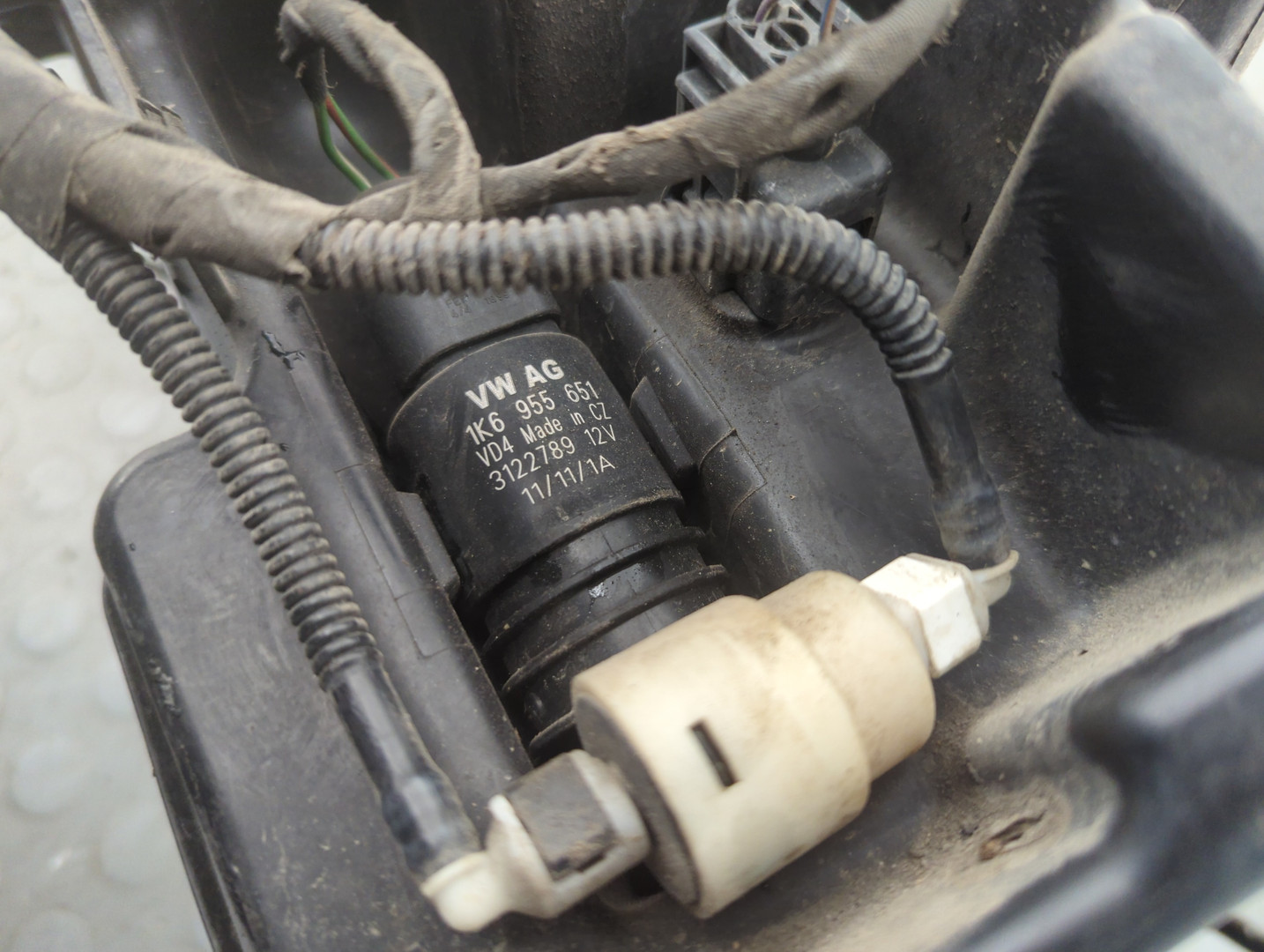 Бачок омывателя лобового стекла