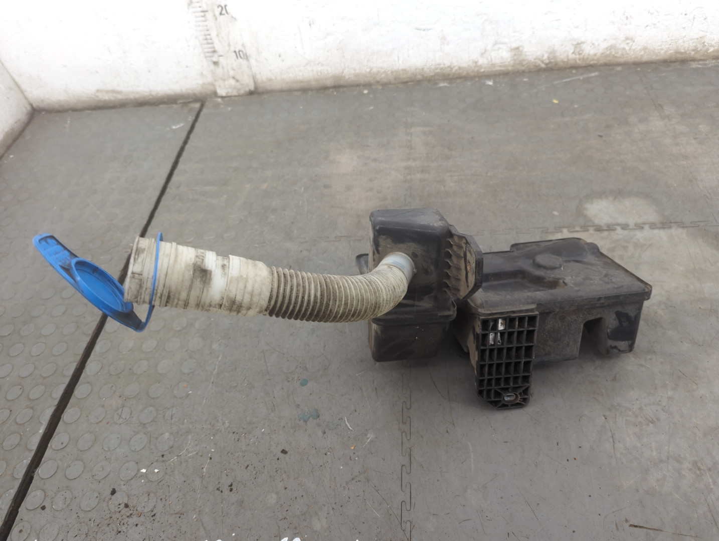 Бачок омывателя лобового стекла