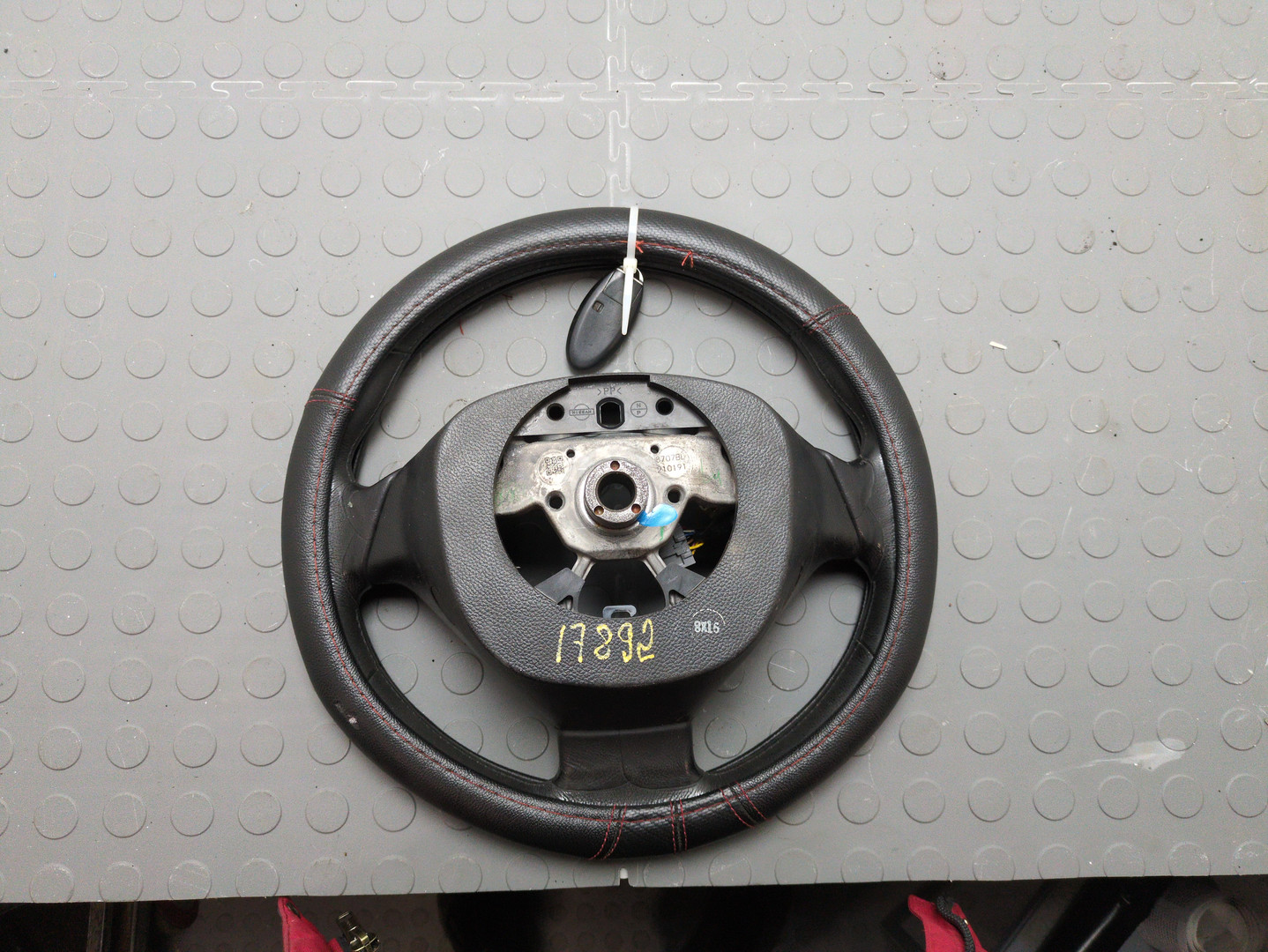 Рулевое колесо (руль)