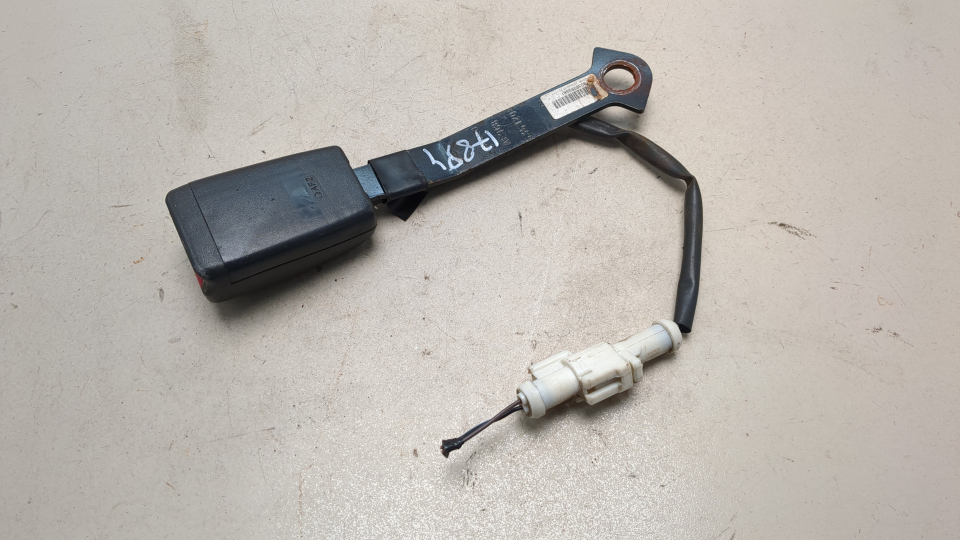 Ответная часть ремня безопасности