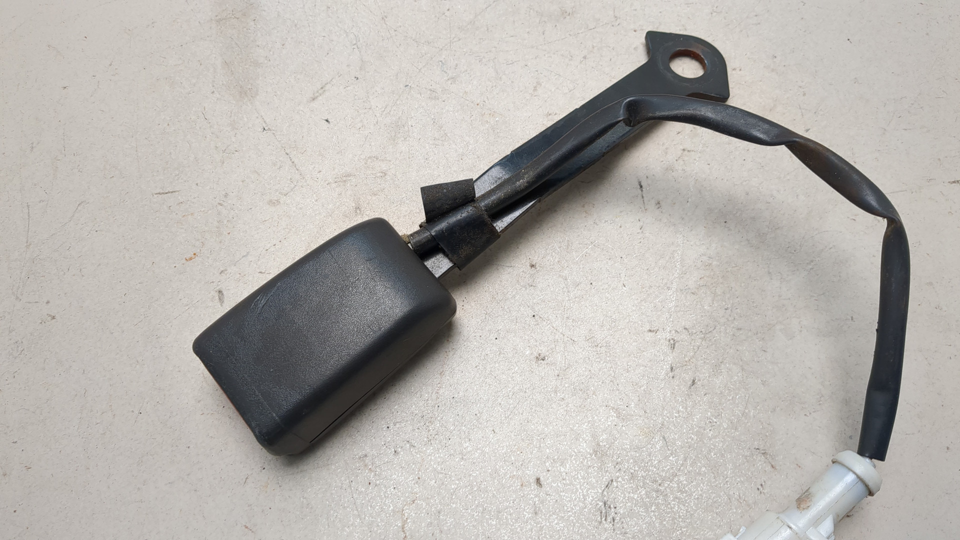 Ответная часть ремня безопасности