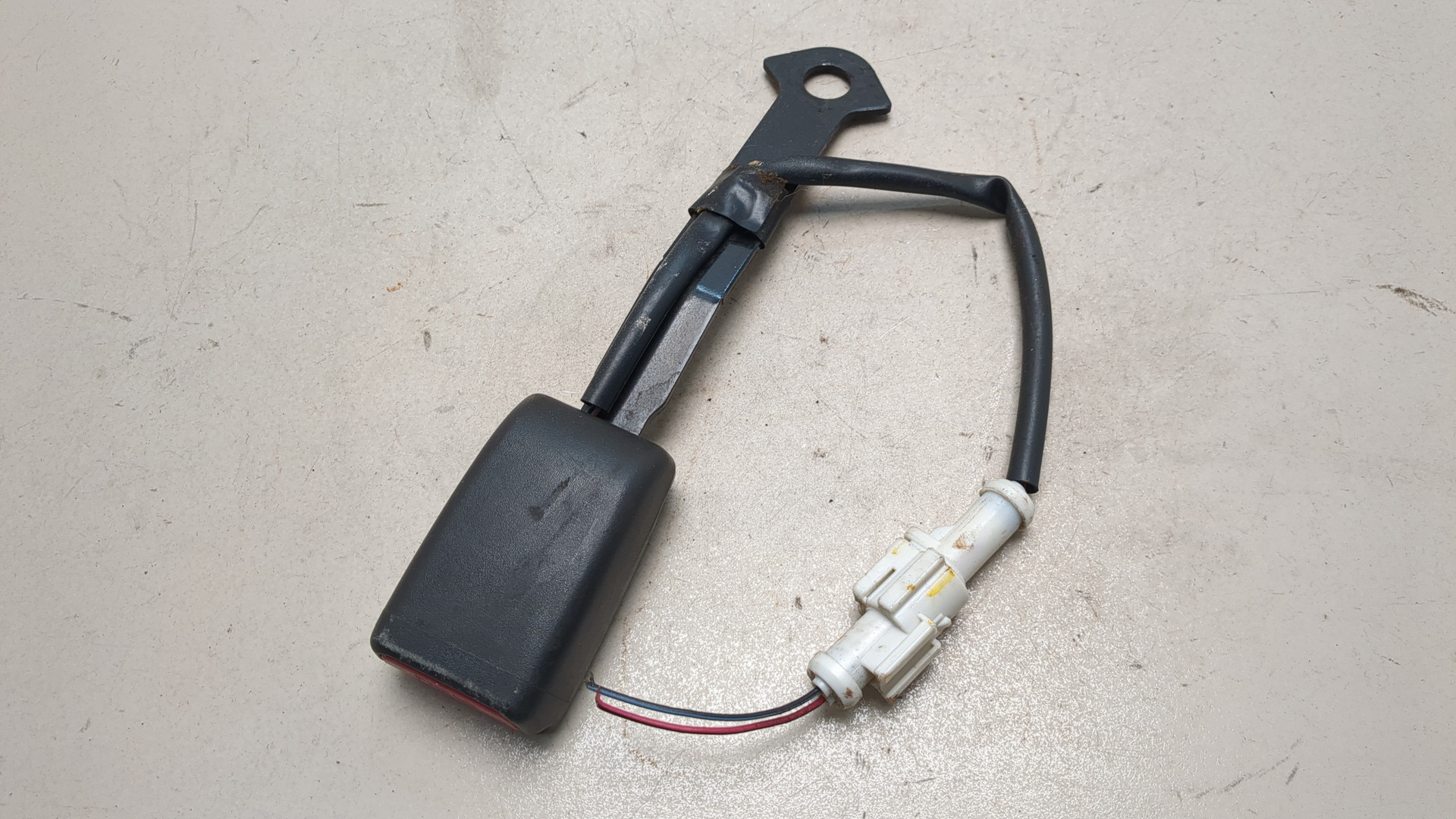 Ответная часть ремня безопасности