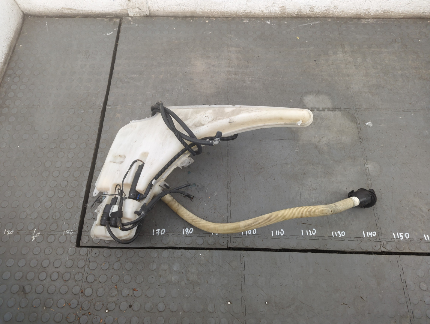 Бачок омывателя лобового стекла