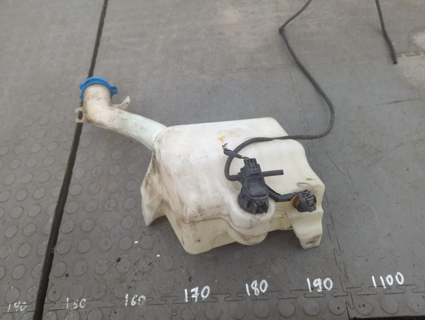 Бачок омывателя лобового стекла