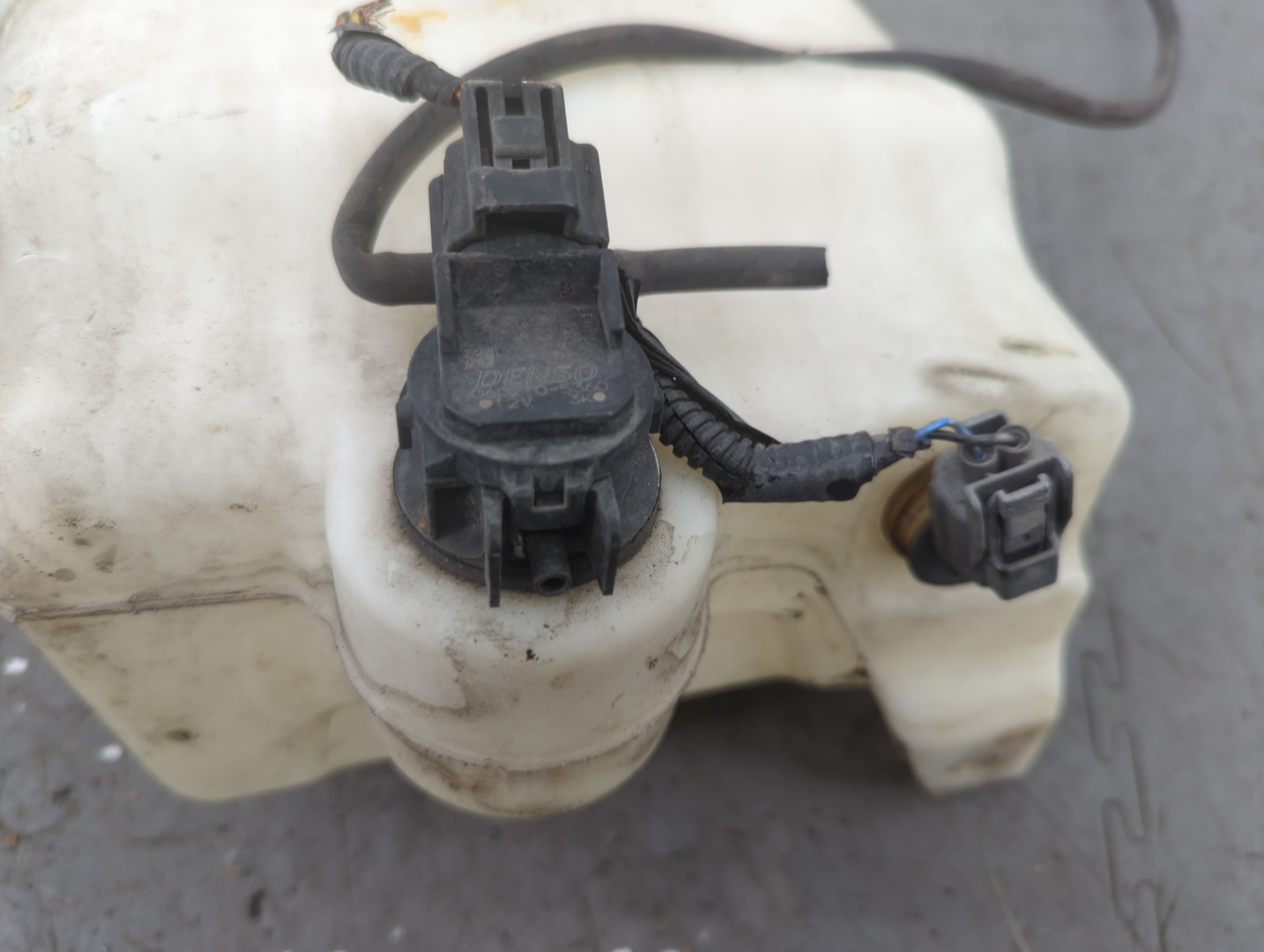 Бачок омывателя лобового стекла