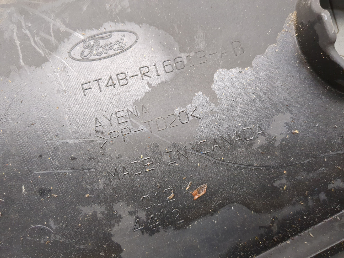 Кожух замка капота