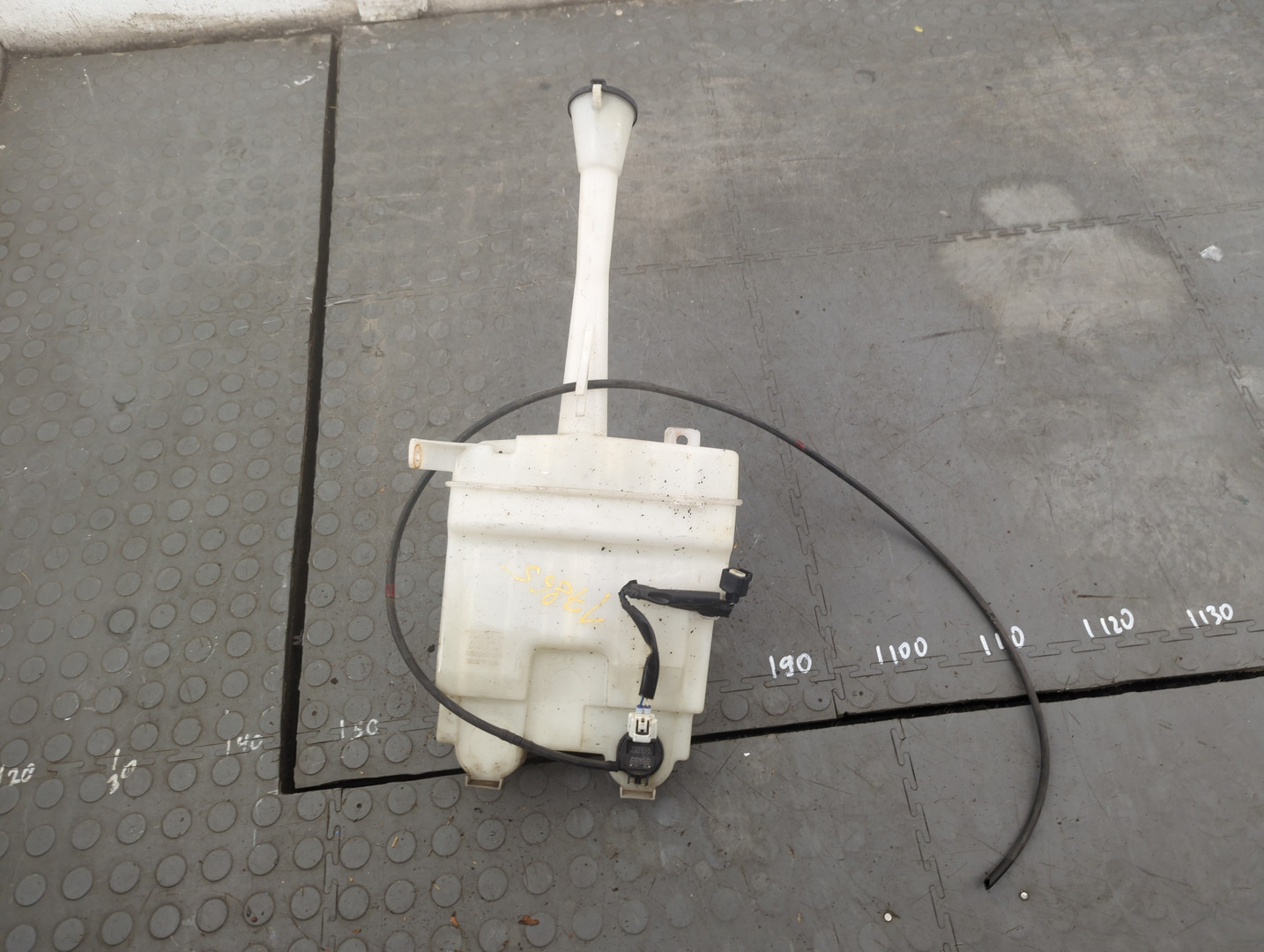 Бачок омывателя лобового стекла