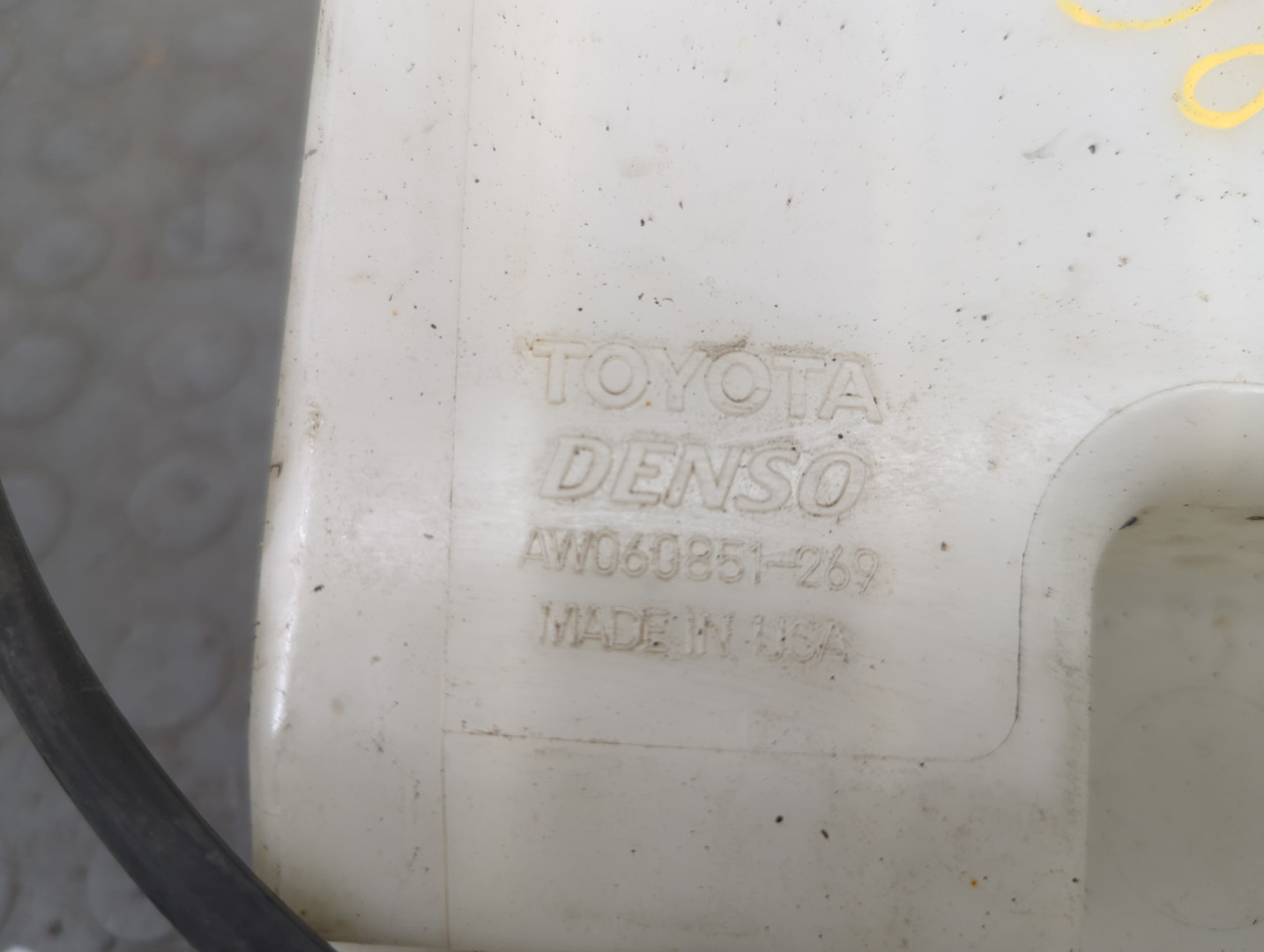 Бачок омывателя лобового стекла