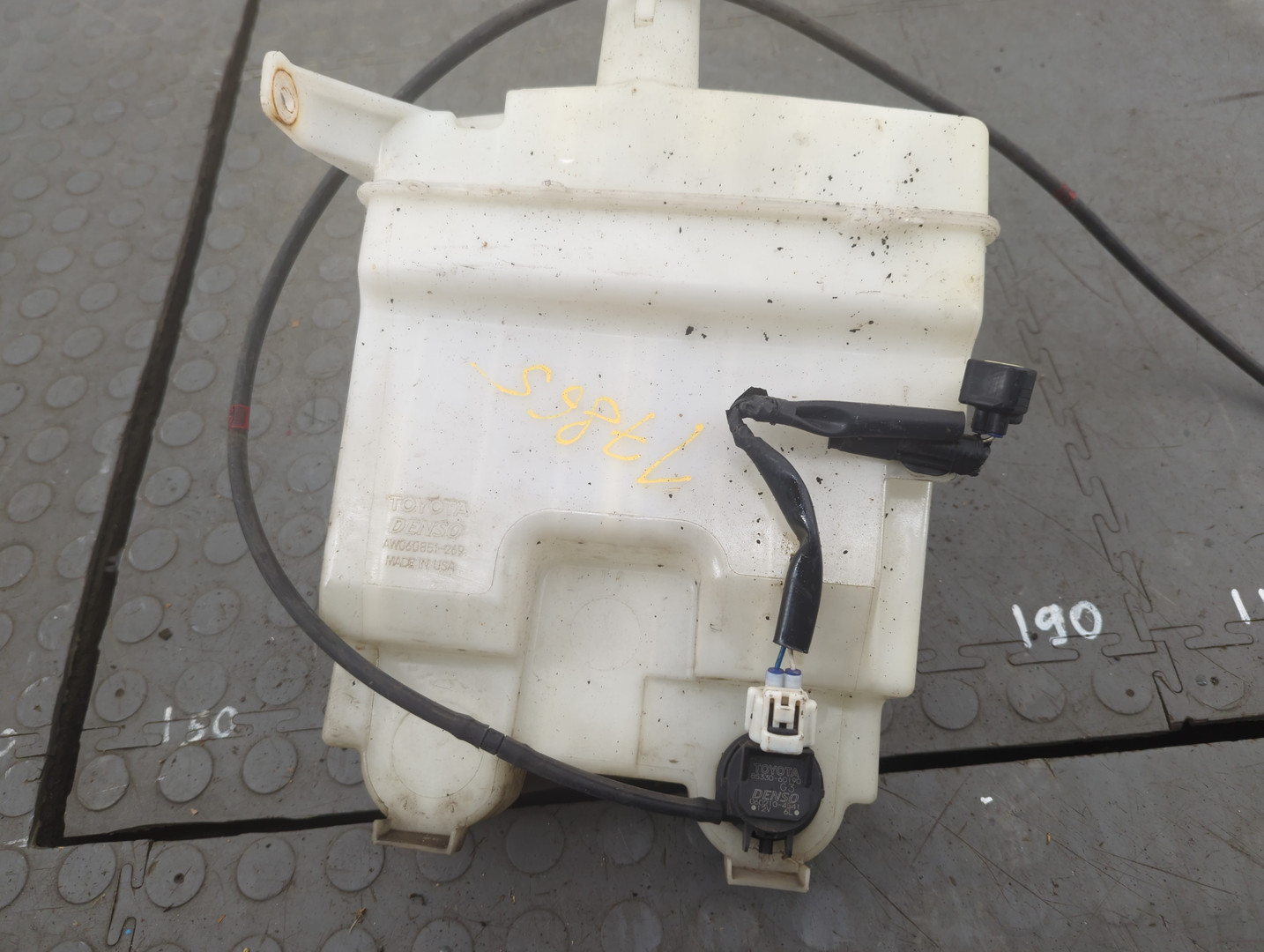 Бачок омывателя лобового стекла