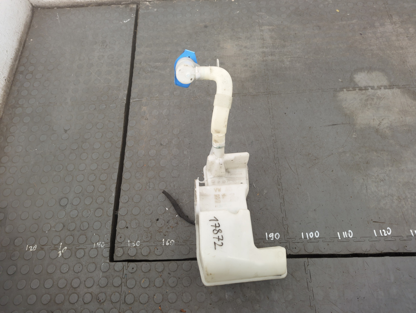 Бачок омывателя лобового стекла