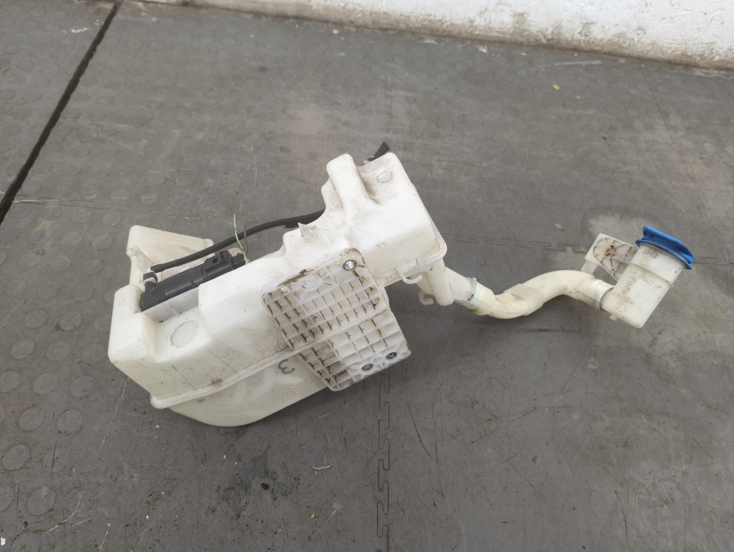 Бачок омывателя лобового стекла