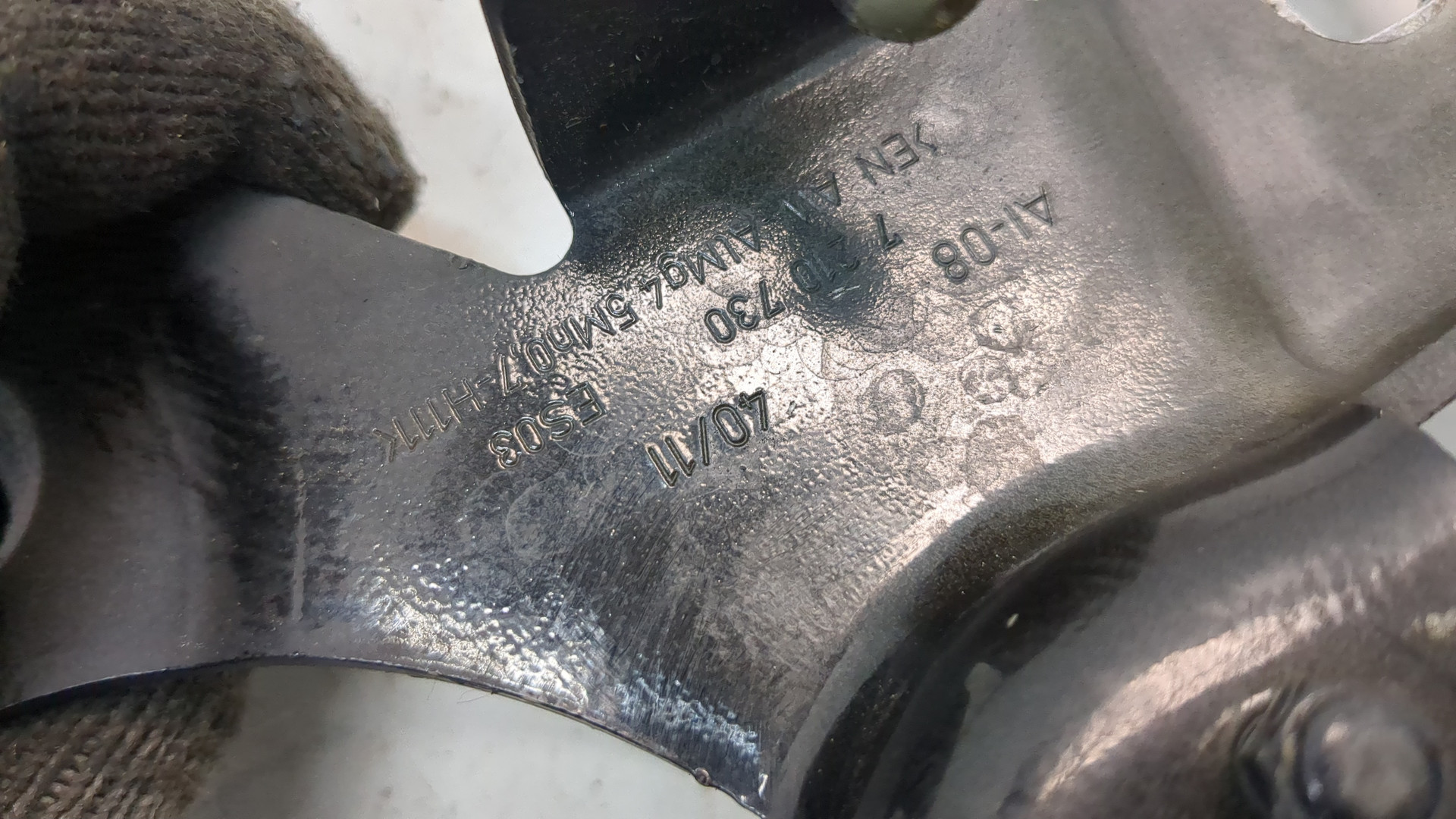 Петля капота правая