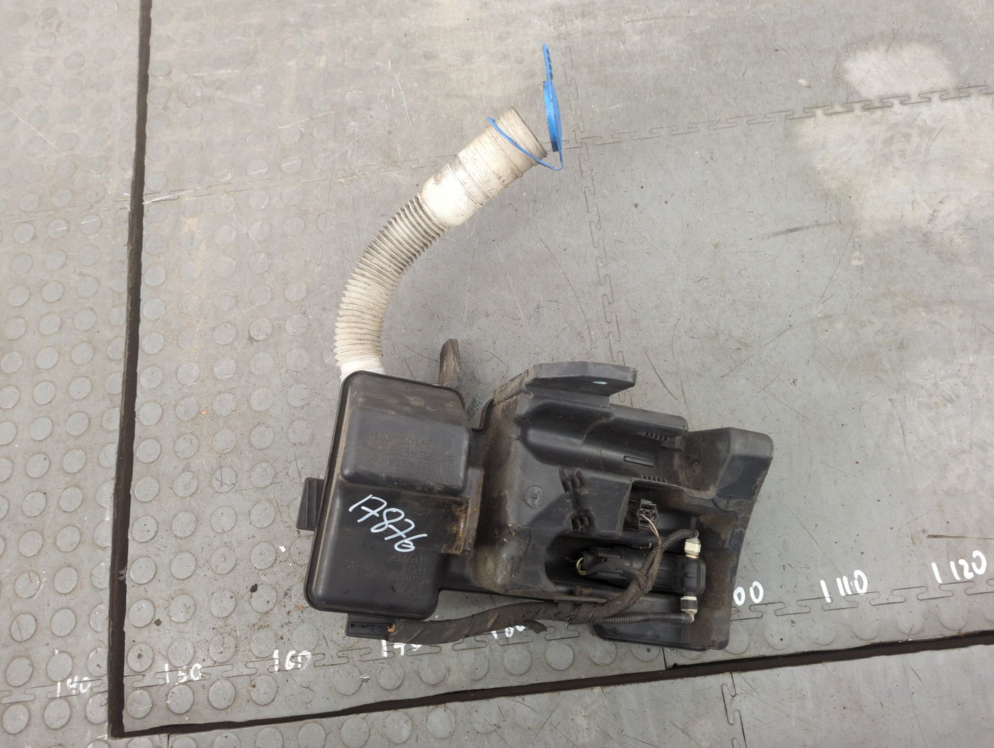 Бачок омывателя лобового стекла