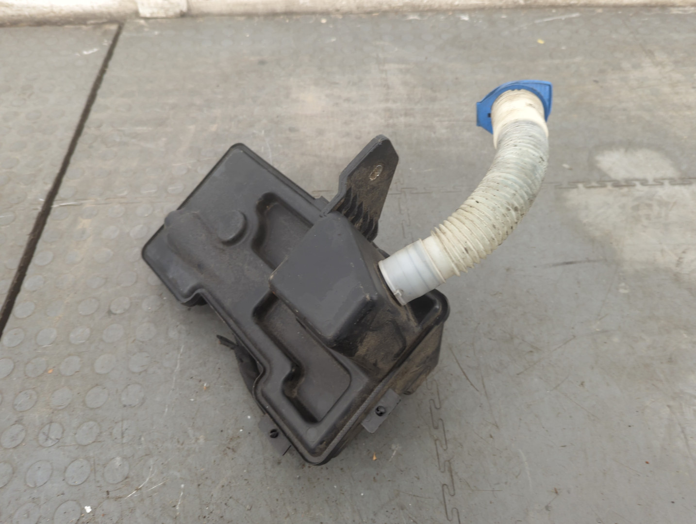 Бачок омывателя лобового стекла