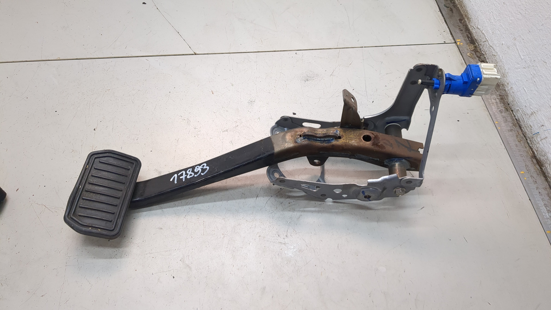 Педаль тормоза