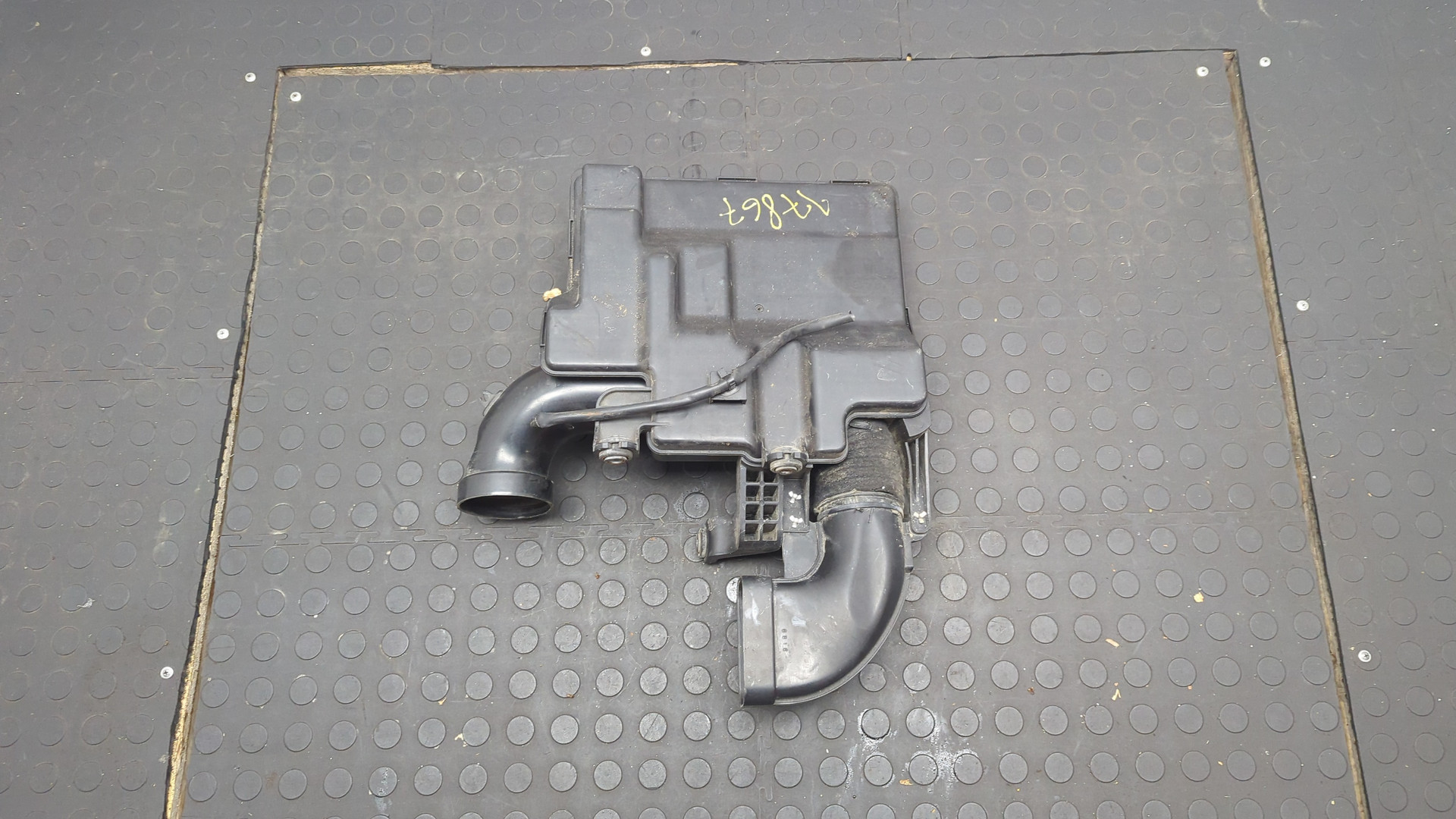 Резонатор воздушного фильтра