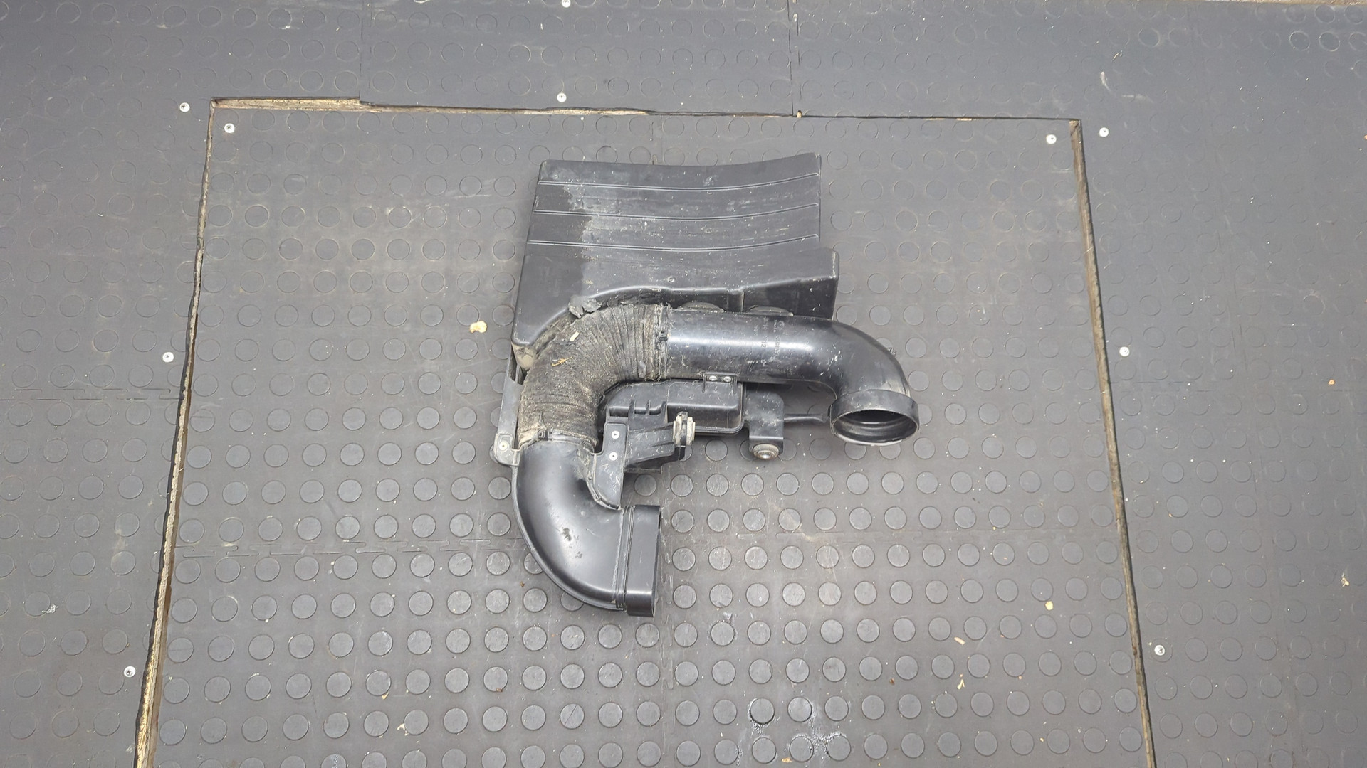 Резонатор воздушного фильтра