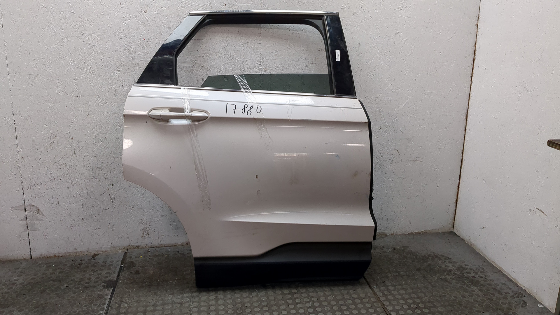 Дверь задняя правая