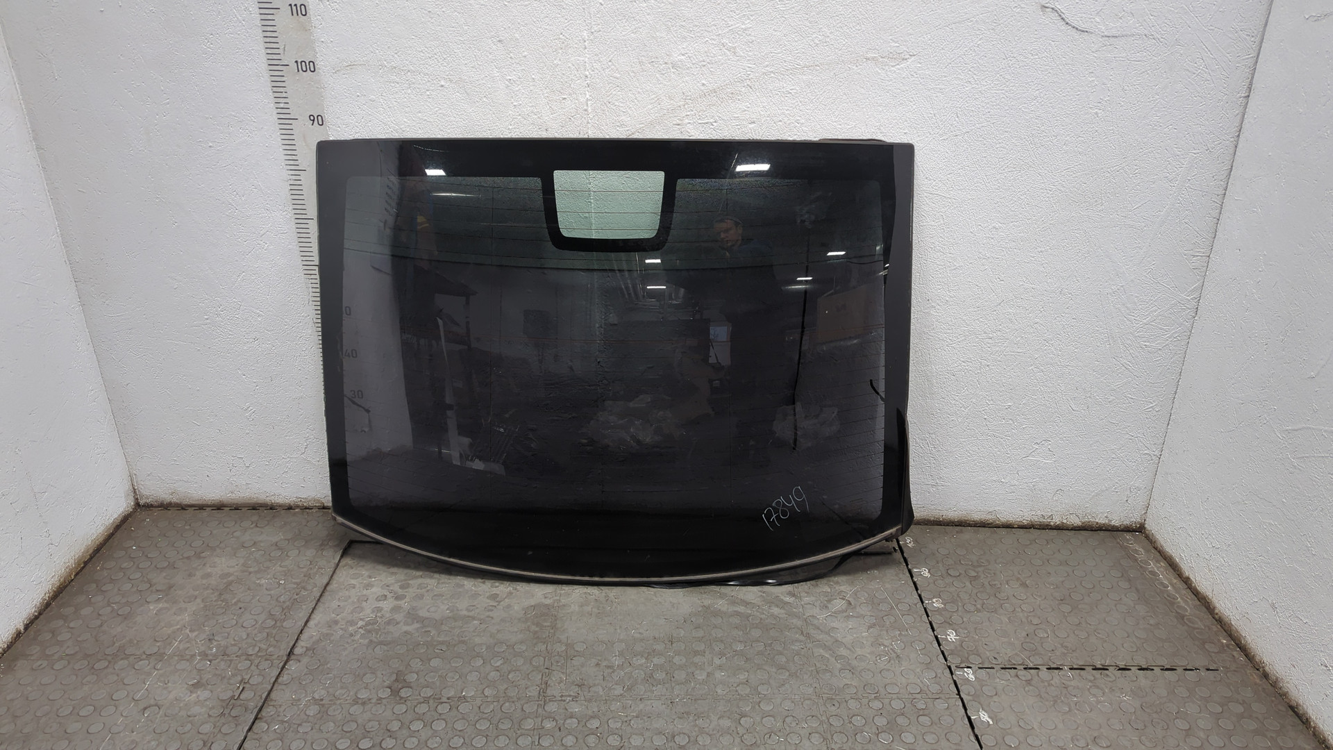 Стекло заднее